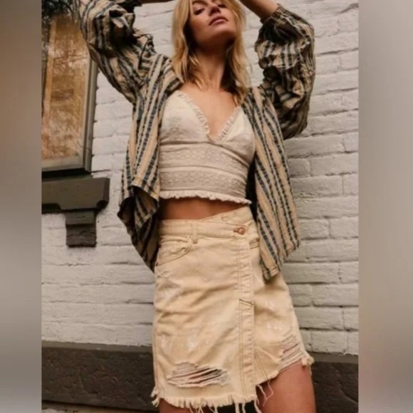 Free People Parker Wrap Butter Cream Distressed Denim Mini Skirt Size 27 New NWT - Picture 1 of 15